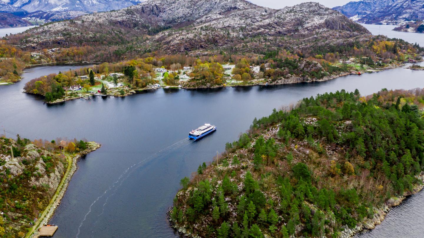 Rødne Fjord Cruise sailing into Lysefjorden