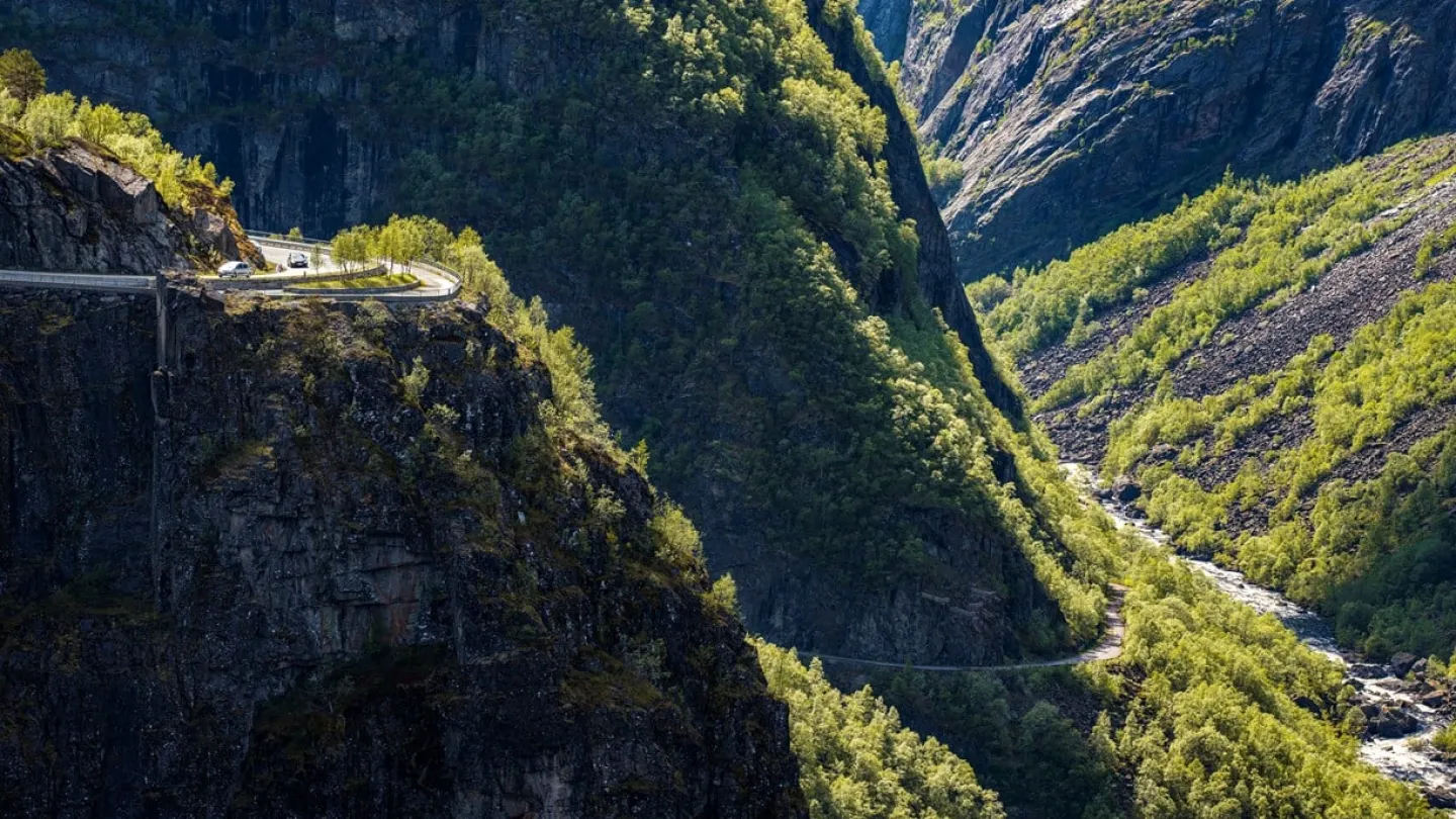 The winding roads in Måbødalen