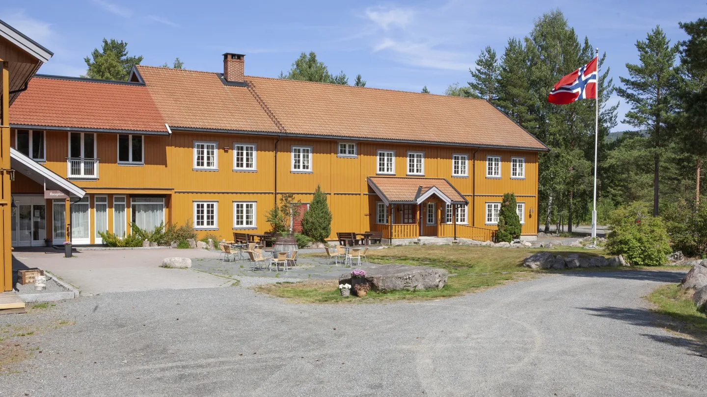 The exterior of Søstrene Storaas hotel in sunlight