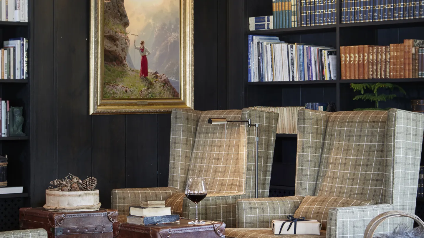 The library of Storfjord Hotel