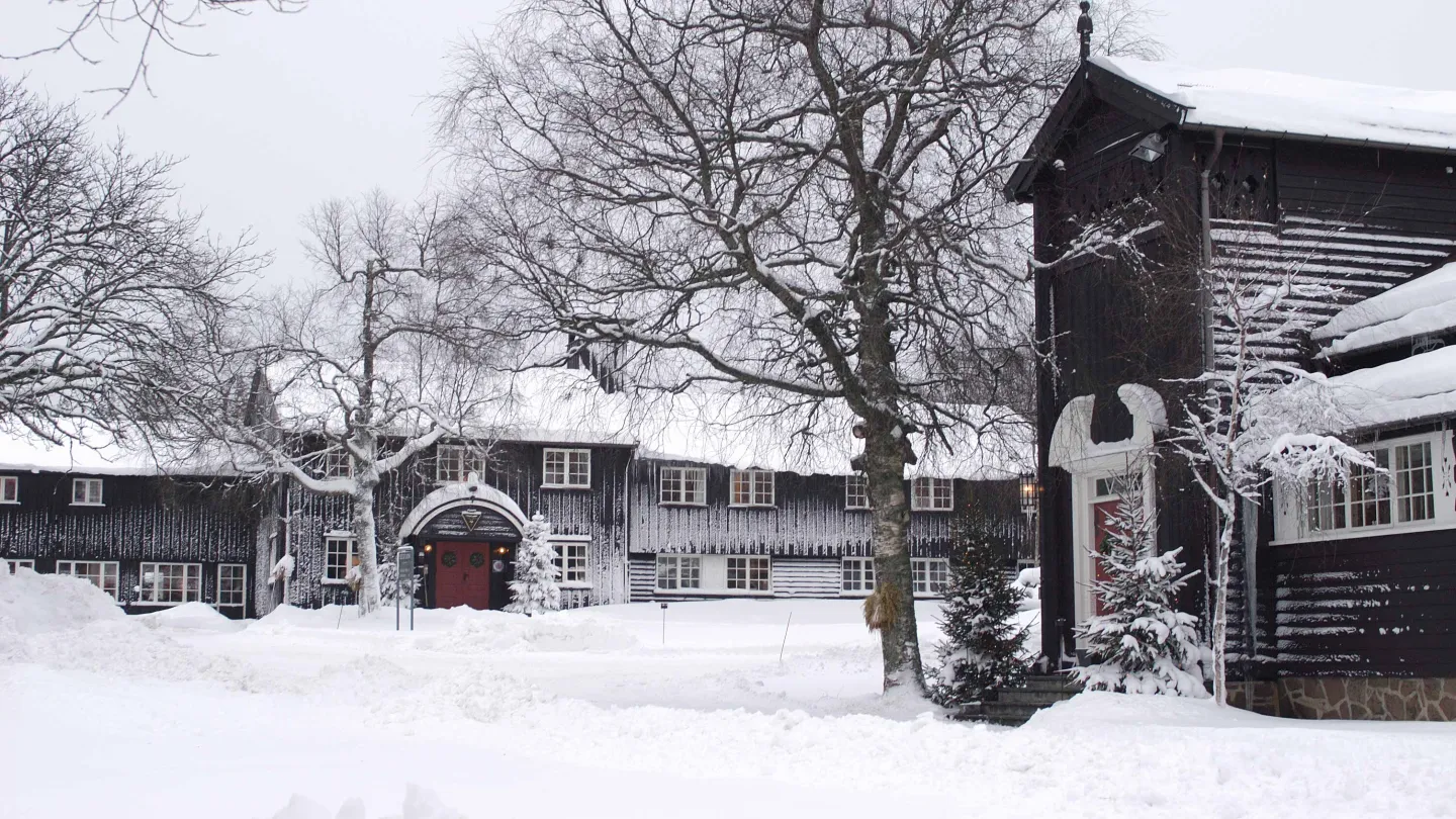 The exterior of Lysebu covered in snow