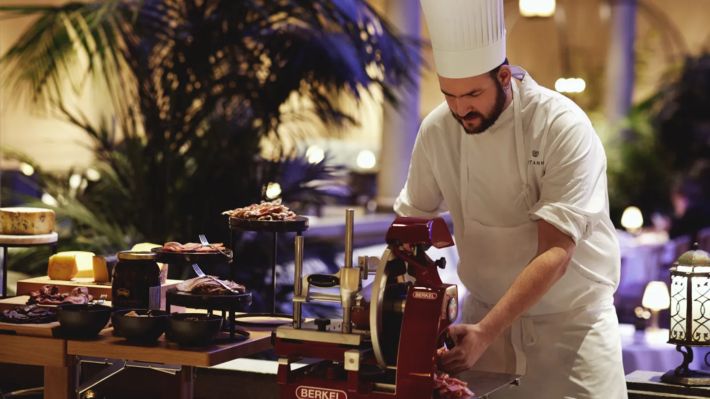 A chef in the restaurant "Palmehaven" at Britannia Hotel