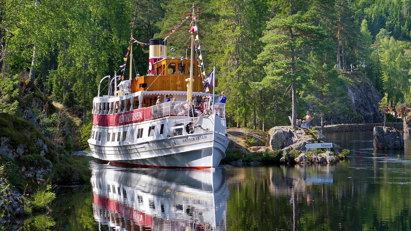 The ship Henrik Ibsen on the Telemark channel in the sun