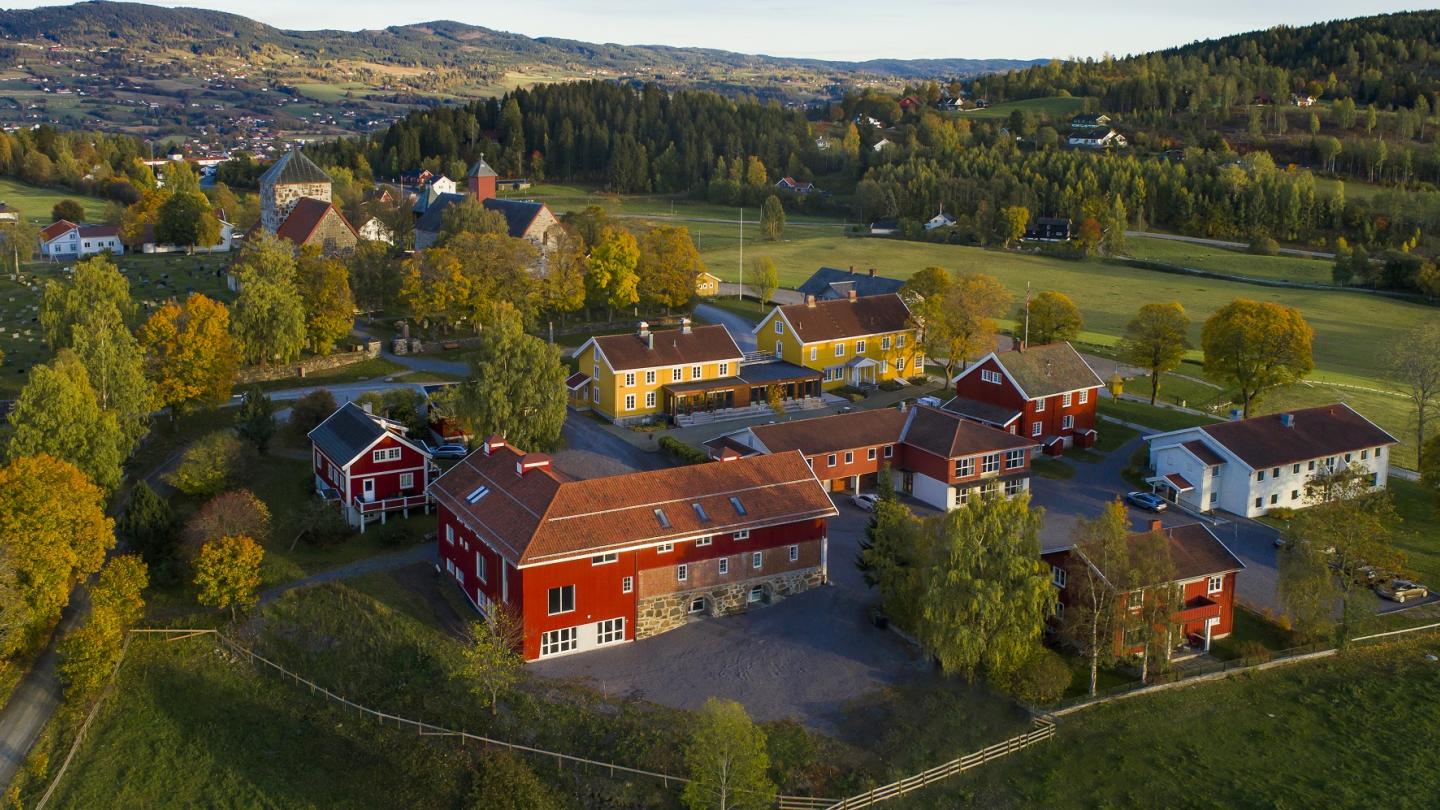 A drone image of Granavolden Gjæstgiveri