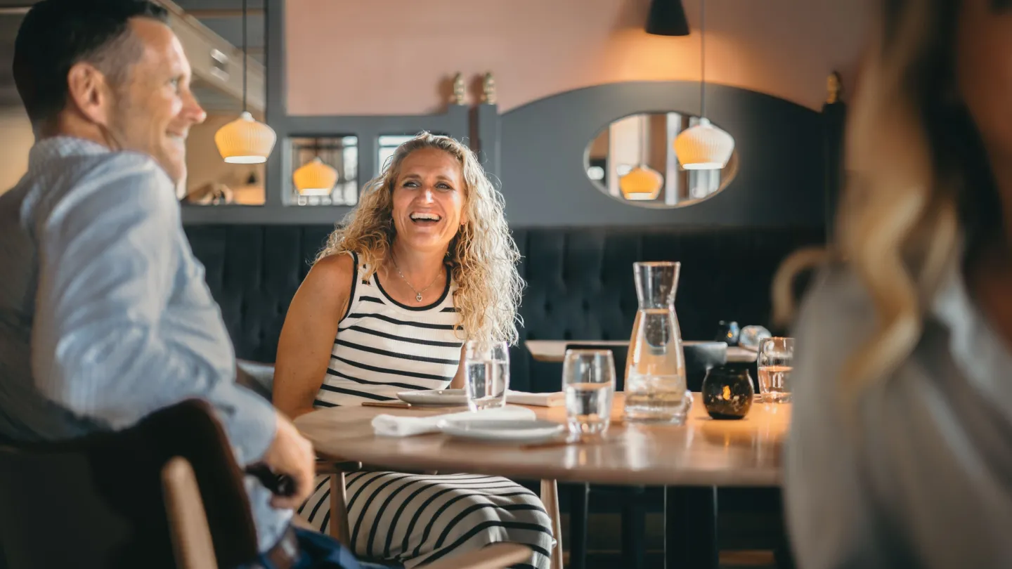 People dining at Eigra