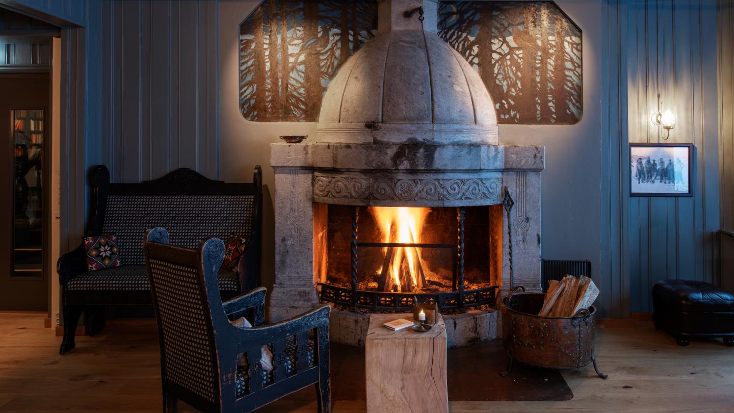 The fireplace at Hotel Finse 1222