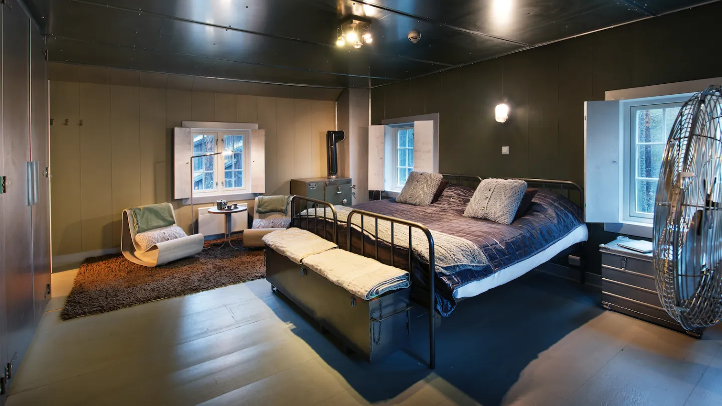 The bed in the New York Suite at Herangtunet Boutique Hotel