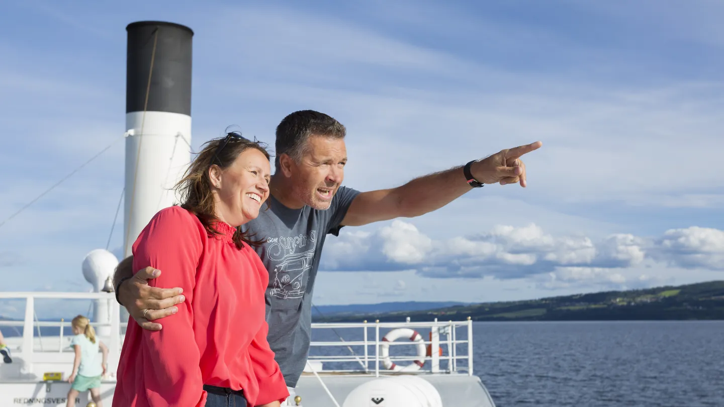 A couple enjoying the sights onboard DS Skibladner