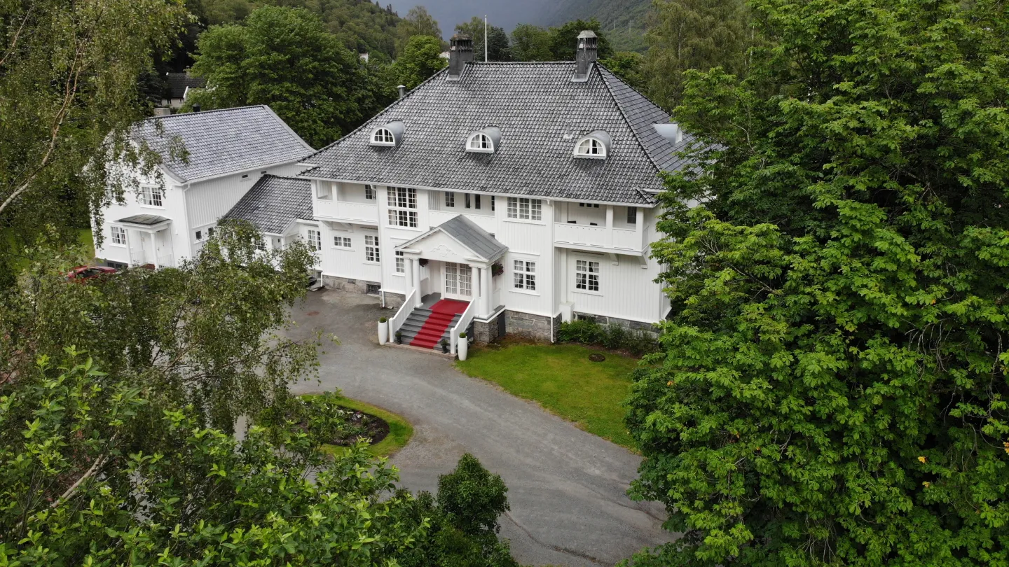 The exterior of Rjukan Admini Hotell