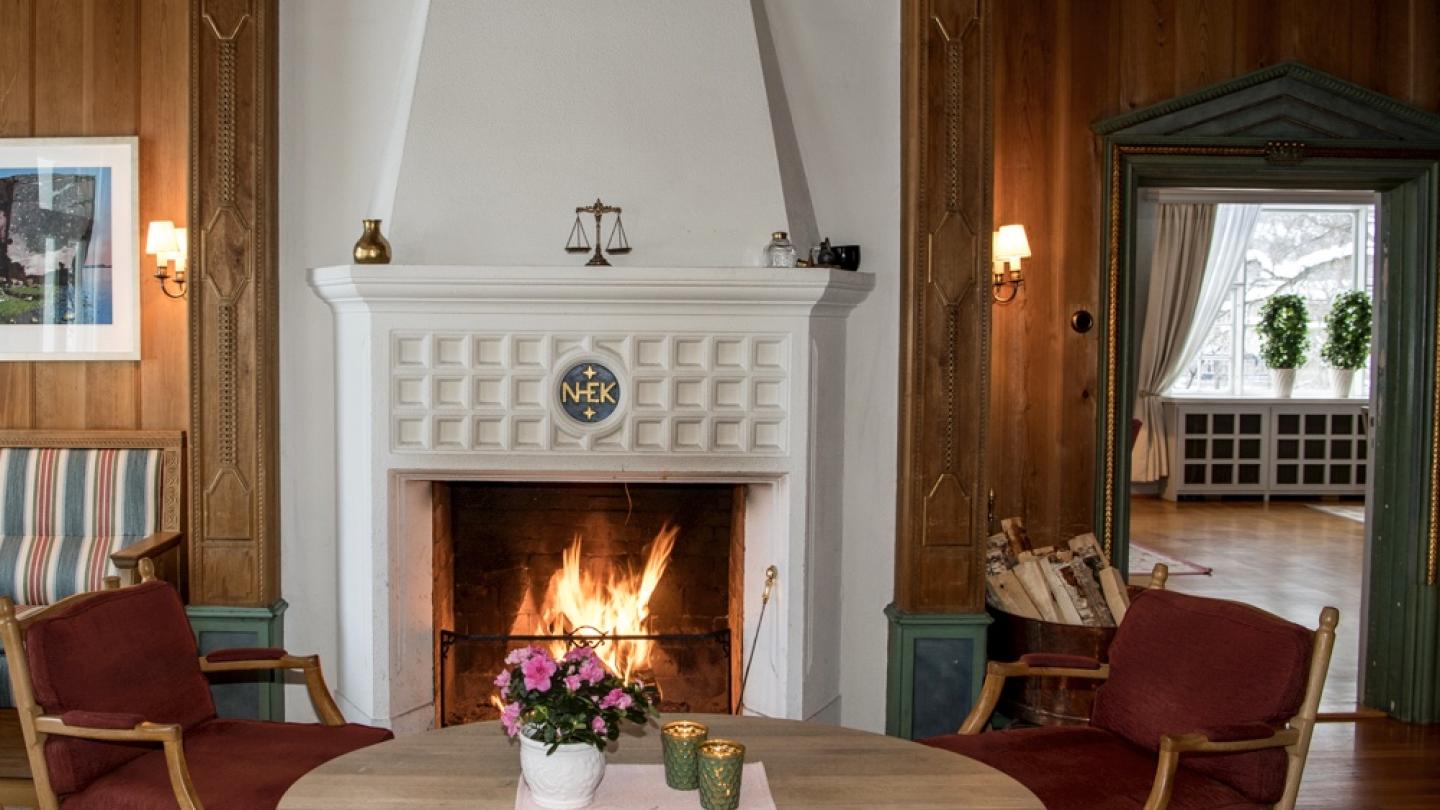 A fireplace in one of the common rooms at Rjukan Admini Hotell