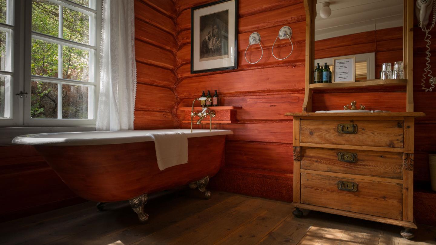 Bath tub at Røisheim