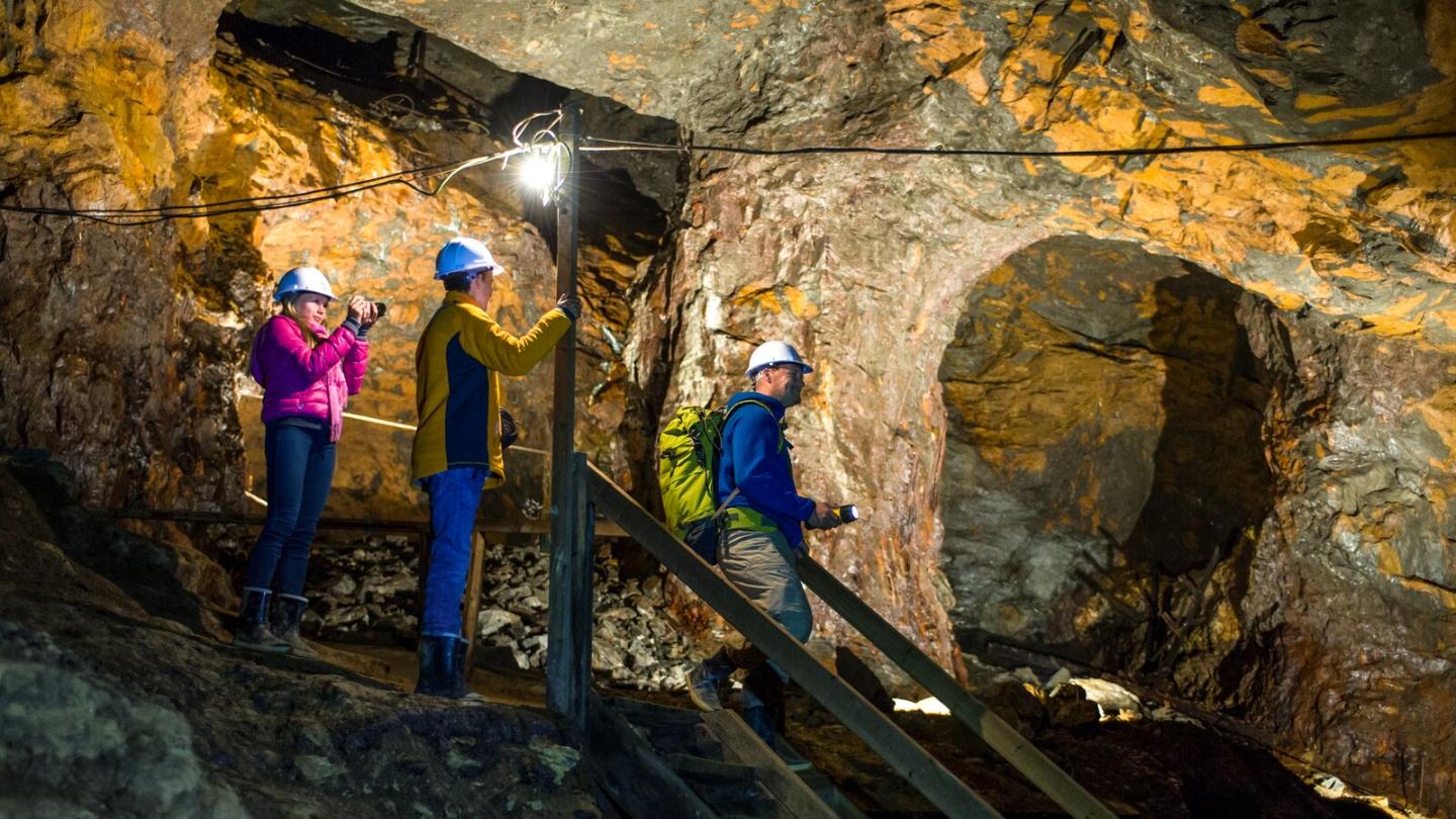 People visiting the Olavs Mine in Røros