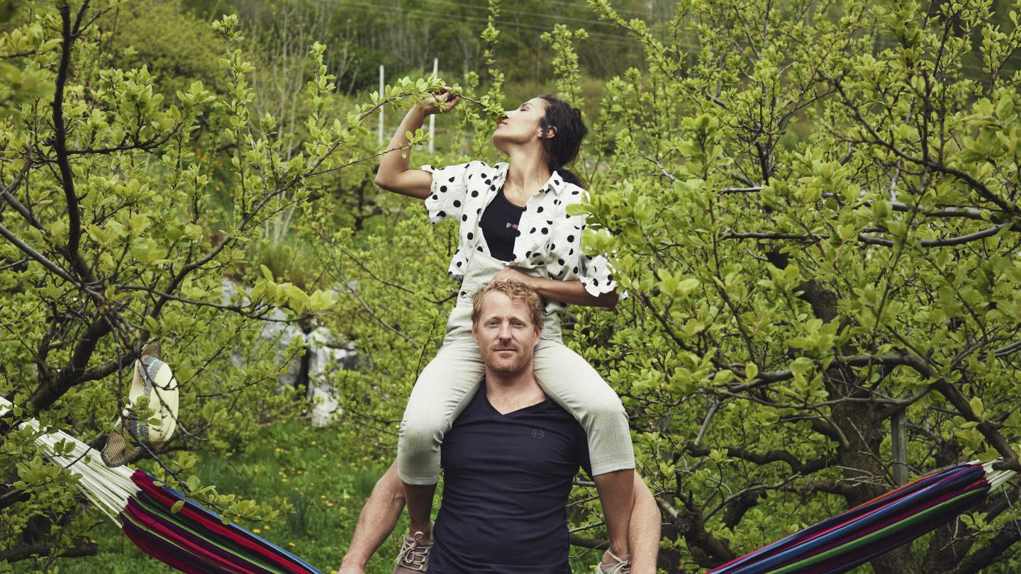 Gjermund and Arita Åkre in the apple orchard