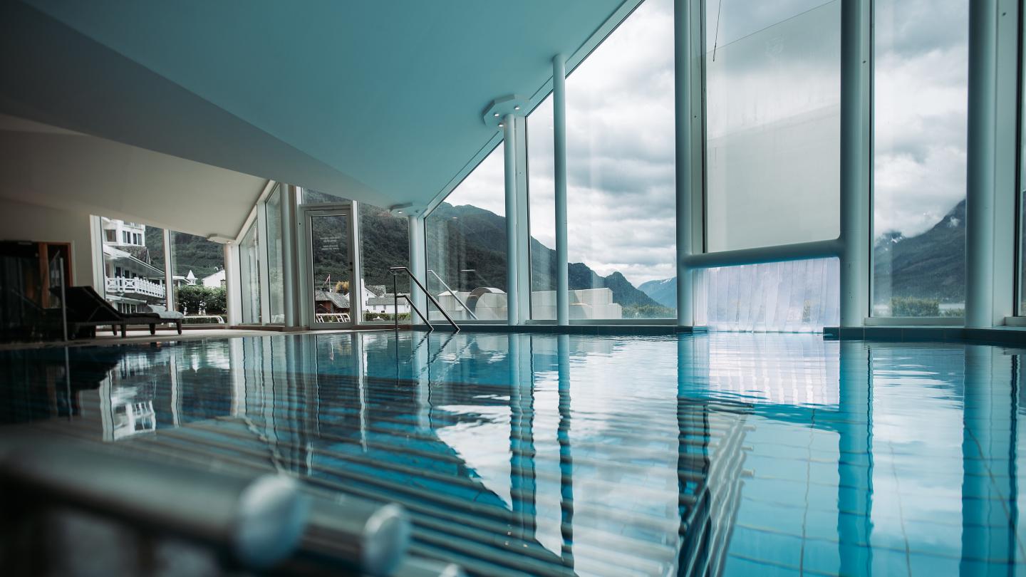 The indoor pool of Hotel Ullensvang looking out towards the mountains