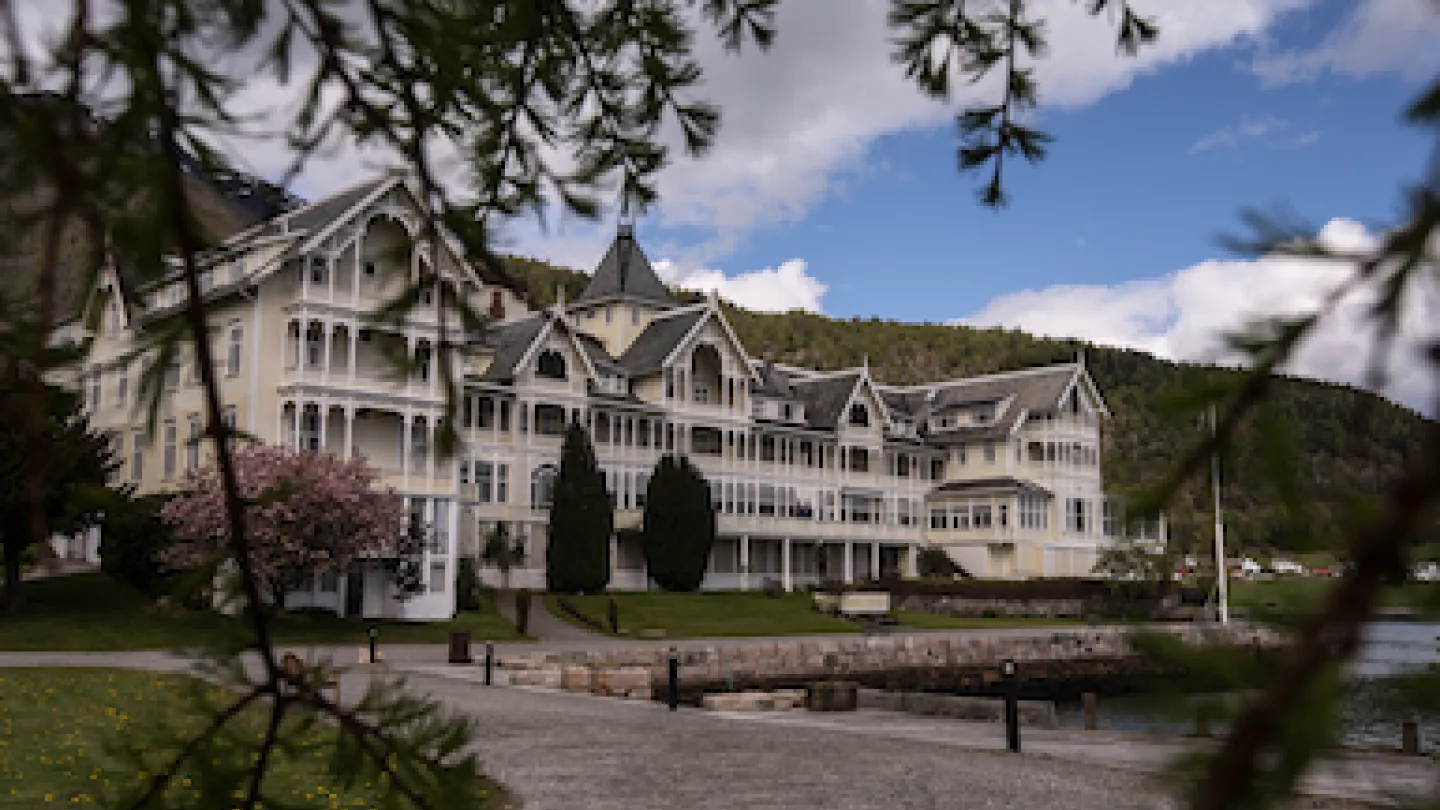 The exterior of Kviknes Hotel